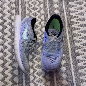 nike women’s sneakers